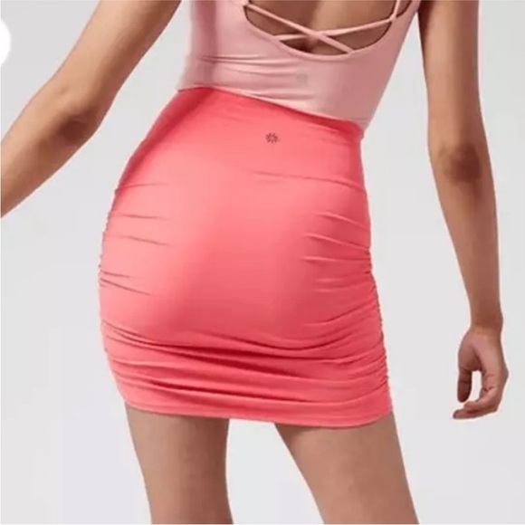 *NWOT* ATHLETA TRANSCEND SKORT - Coral Petal - Picture 3 of 4